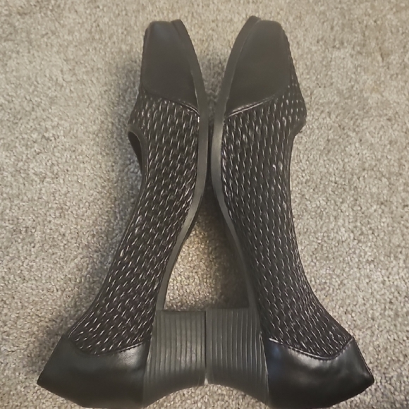 ❄️Beacon Black Low Heel with Textured Upper and Square Toe #B6 - Picture 6 of 9